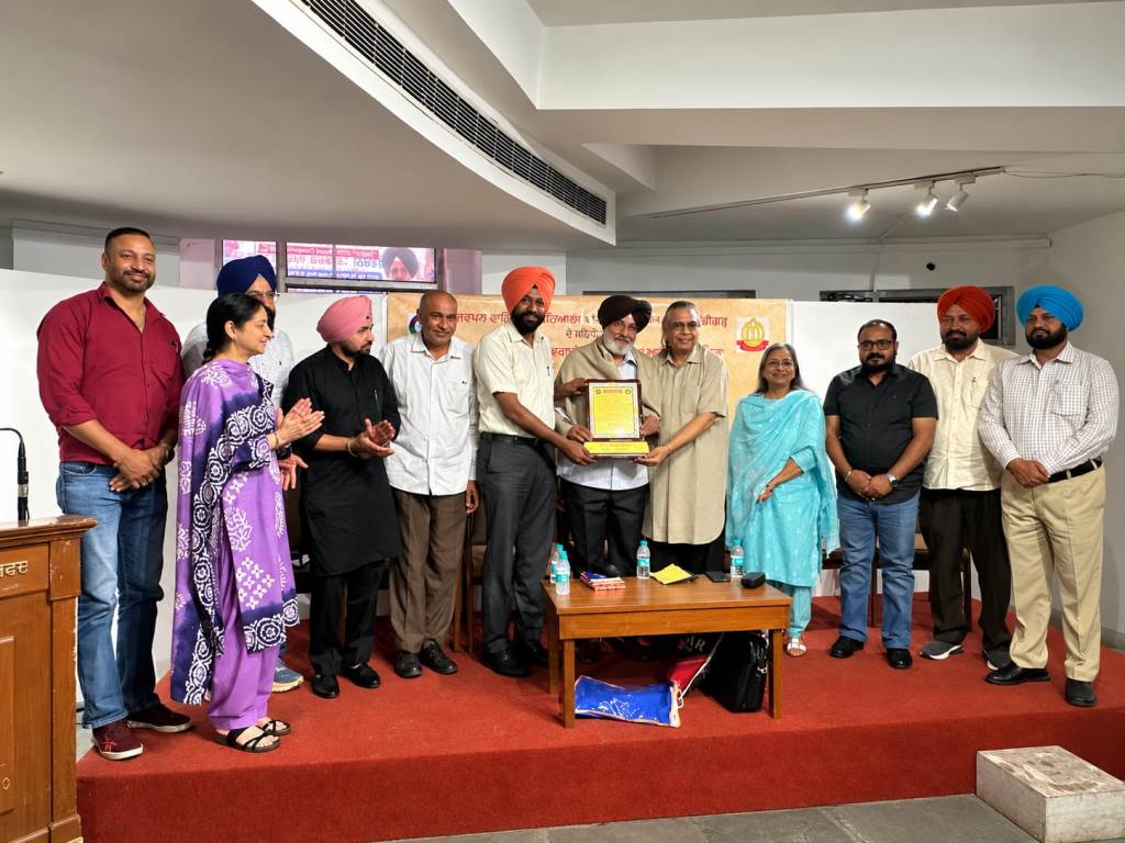 Dr Manmohan conferred with Bhushan Dhyanpuri Memorial Lifetime Achievement Award